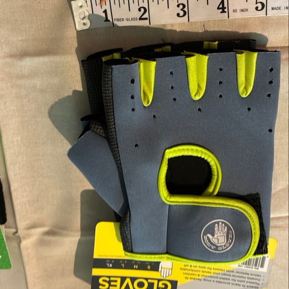 Nike Under Armor Gaiam Body Glove Athletic Set - Picture 10 of 11